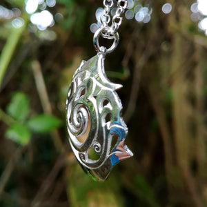 Side view of the An Cabhán pendant made of sterling silver, inspired by the beautiful Co. Cavan.