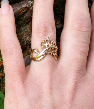 Swan Ring made of 9ct Gold, the perfect irish jewelry gift for her. This ring is inspired by Irish mythology and also comes in sterling silver.